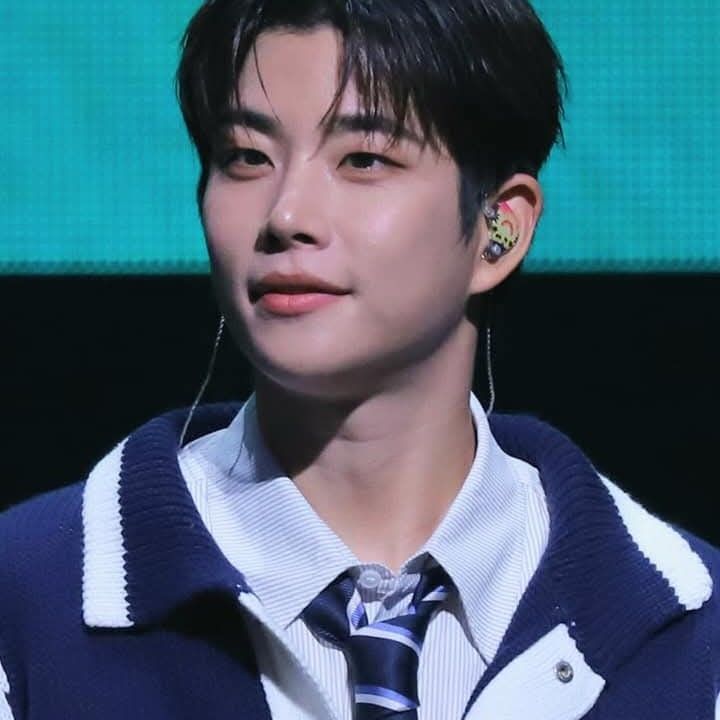 아스트로의 최신 사진