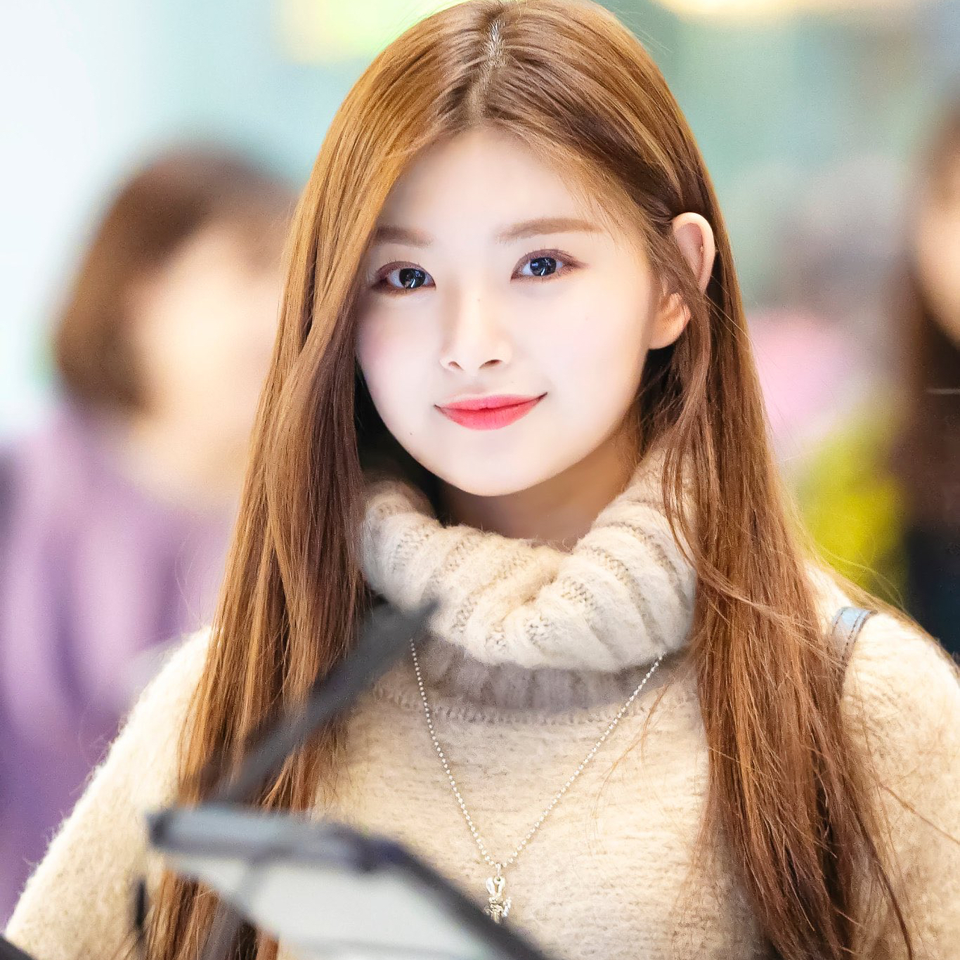 Behind-the-scenes cut of Yiren (EVERGLOW)