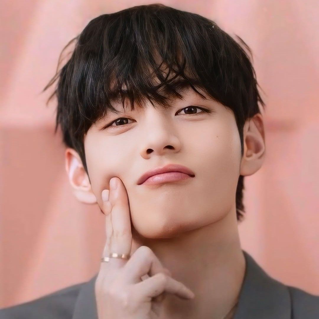 뷔 (방탄소년단) 최근 활동샷