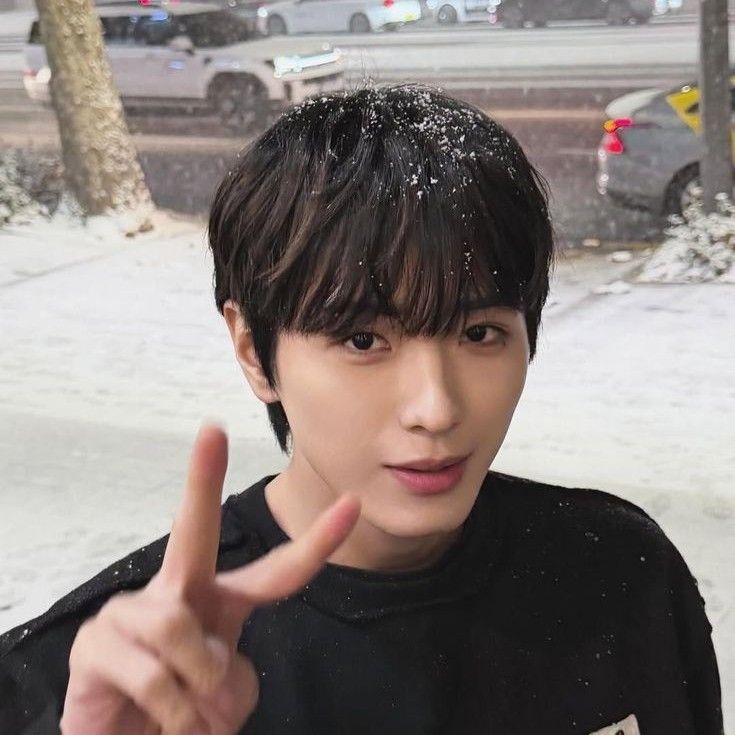 Latest photo of Yonghee (CIX)