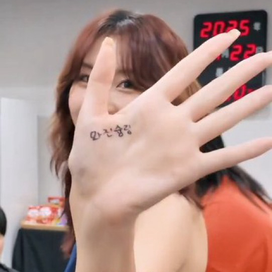 Foto terbaru Momo (TWICE)