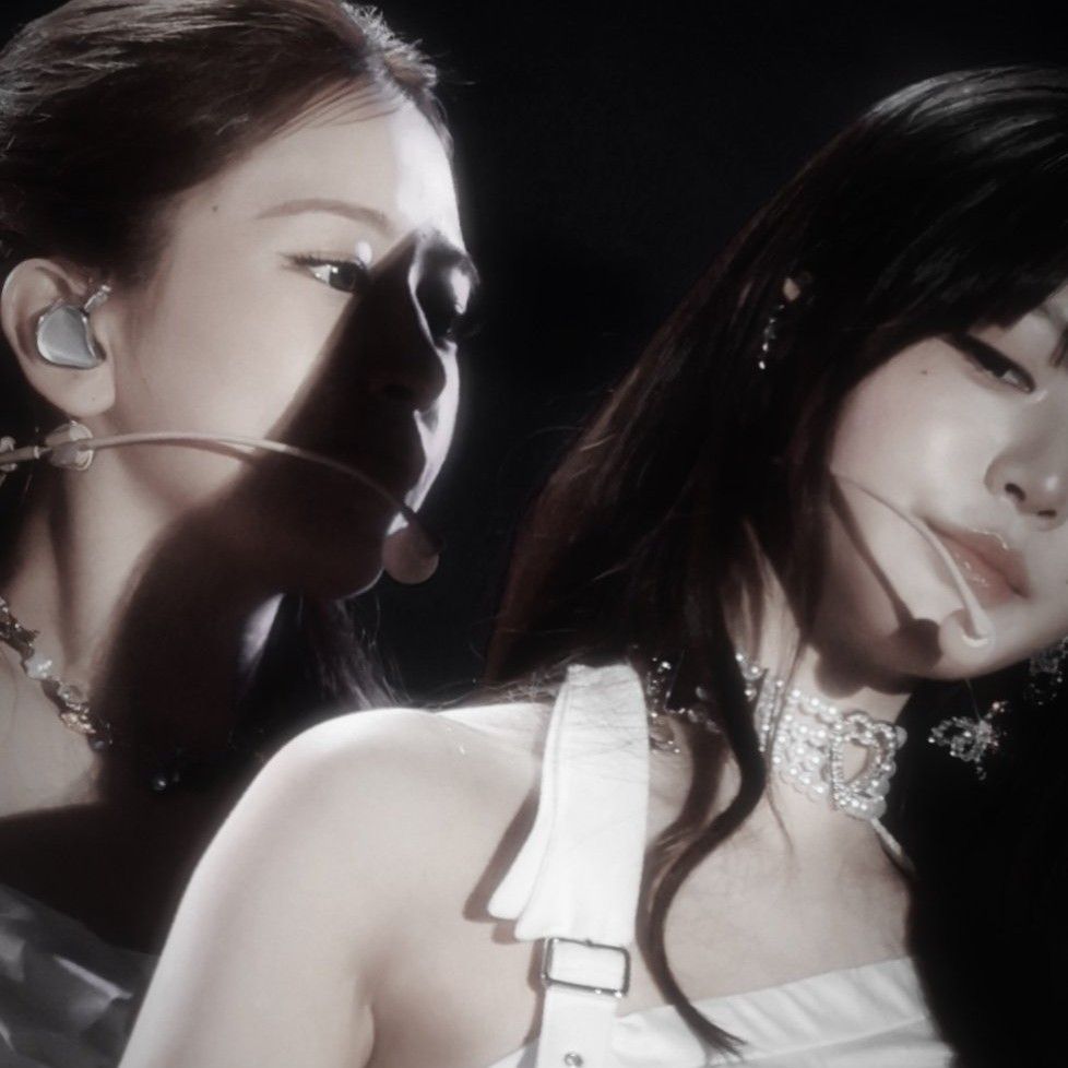 A moment captured by Jang Wonyoung (IVE)'s fan