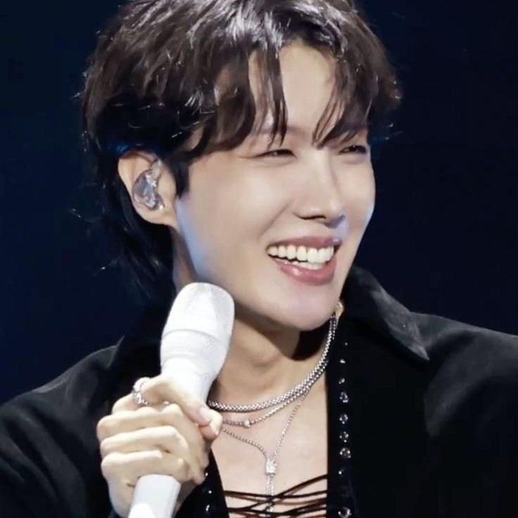 제이홉 (방탄소년단)의 최신 사진