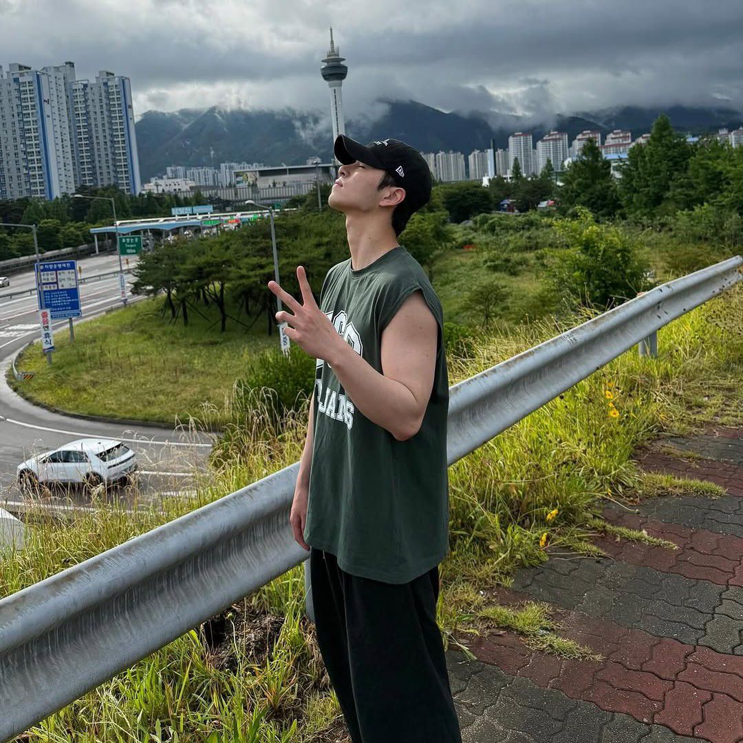 Recent activity shot of JU-NE (iKON)