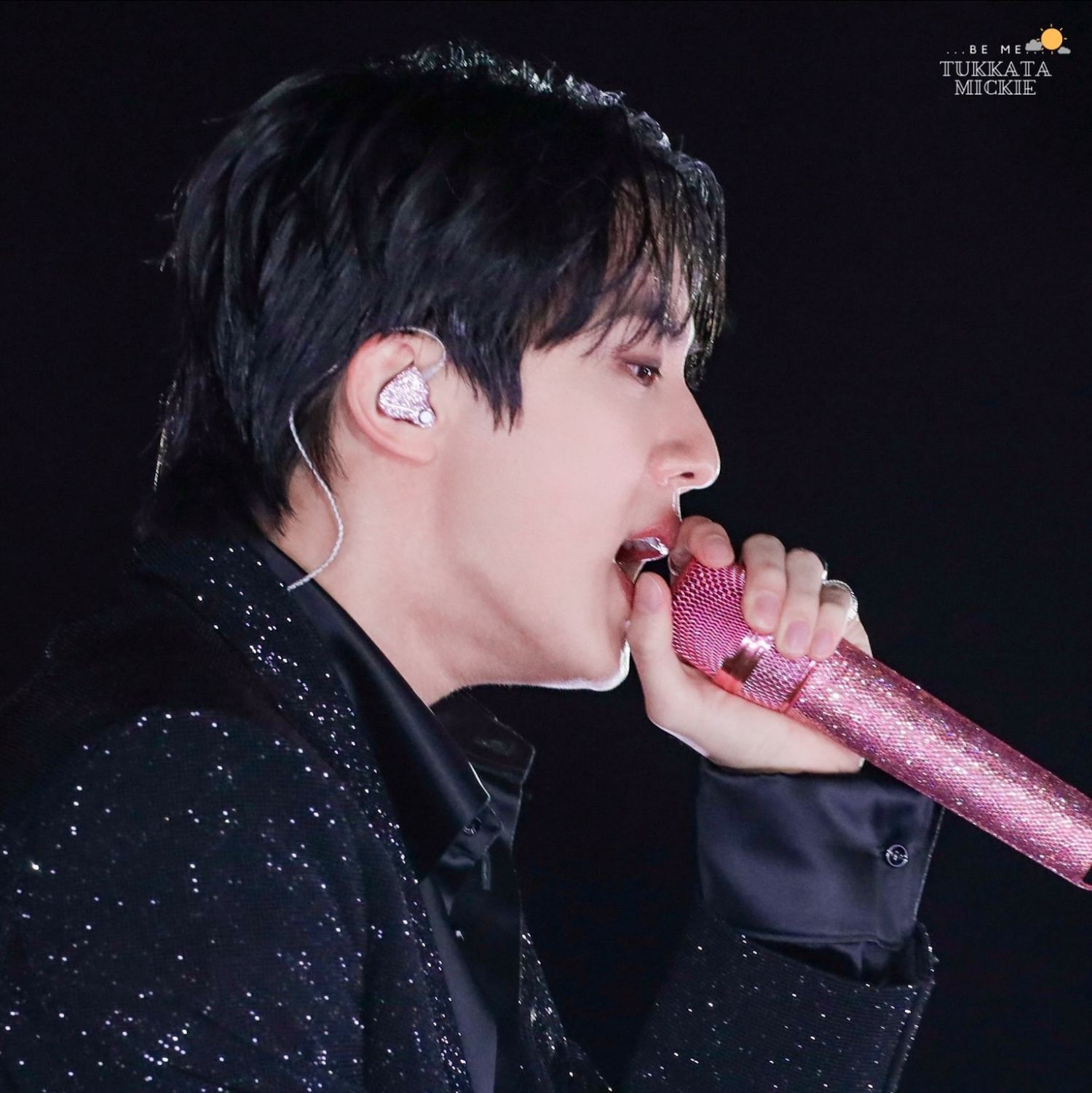 Foto aktivitas terbaru Jin (BTS)