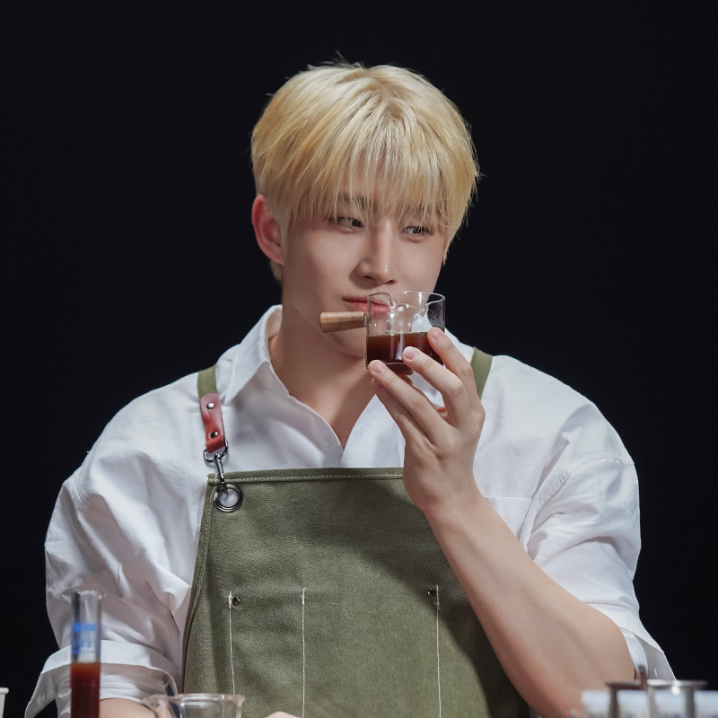 Behind-the-scenes cut of Jinjin (ASTRO)