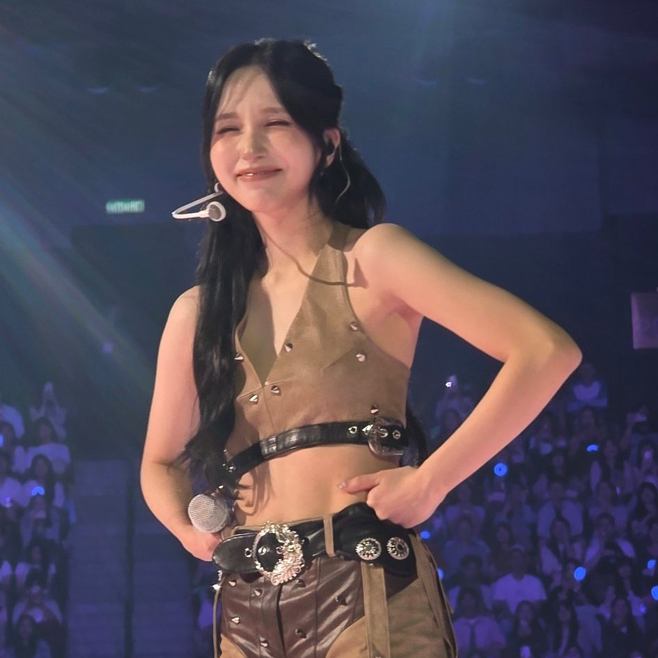 Momen yang diabadikan oleh penggemar Mina (TWICE)