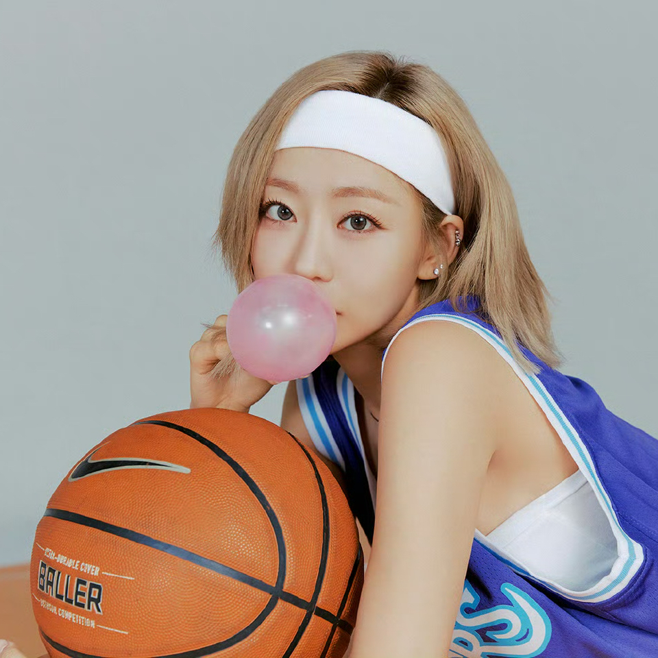 Behind-the-scenes cut of Julie (KISS OF LIFE)