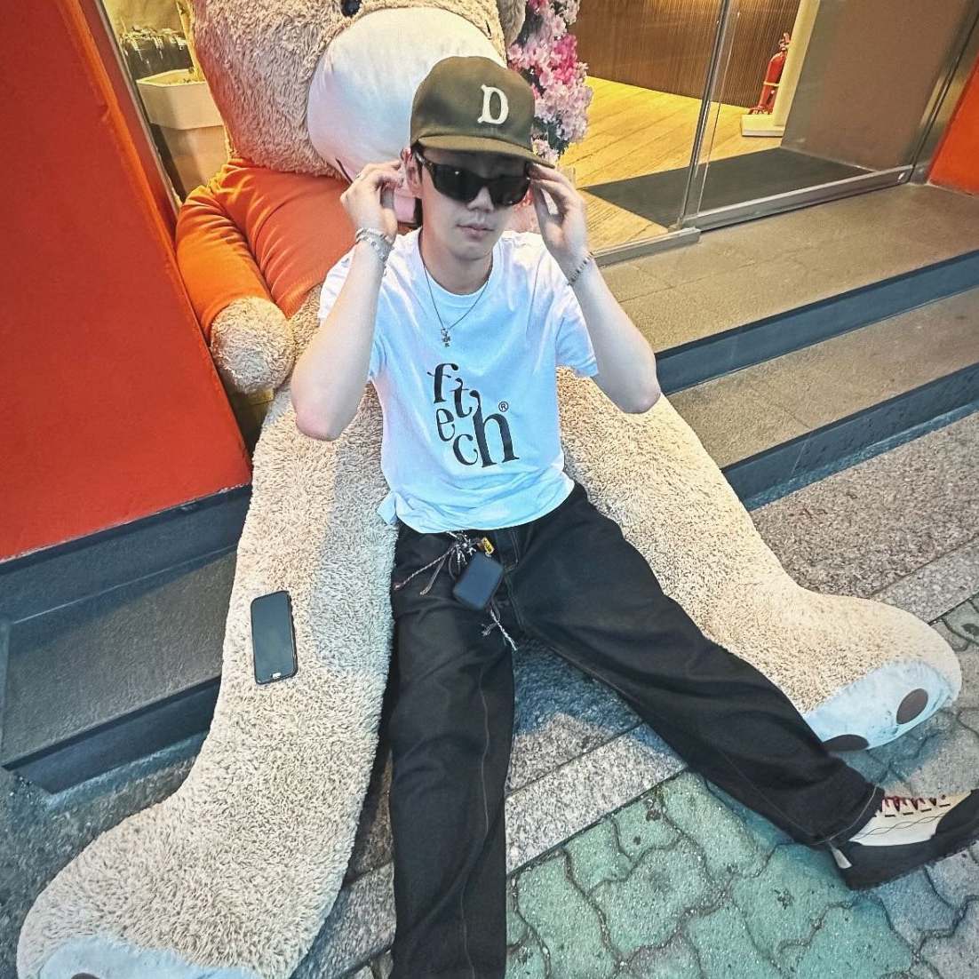 Behind-the-scenes cut of Lee Junyoung