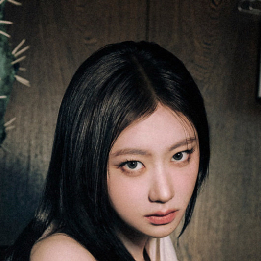 채령 (ITZY)의 비하인드 컷