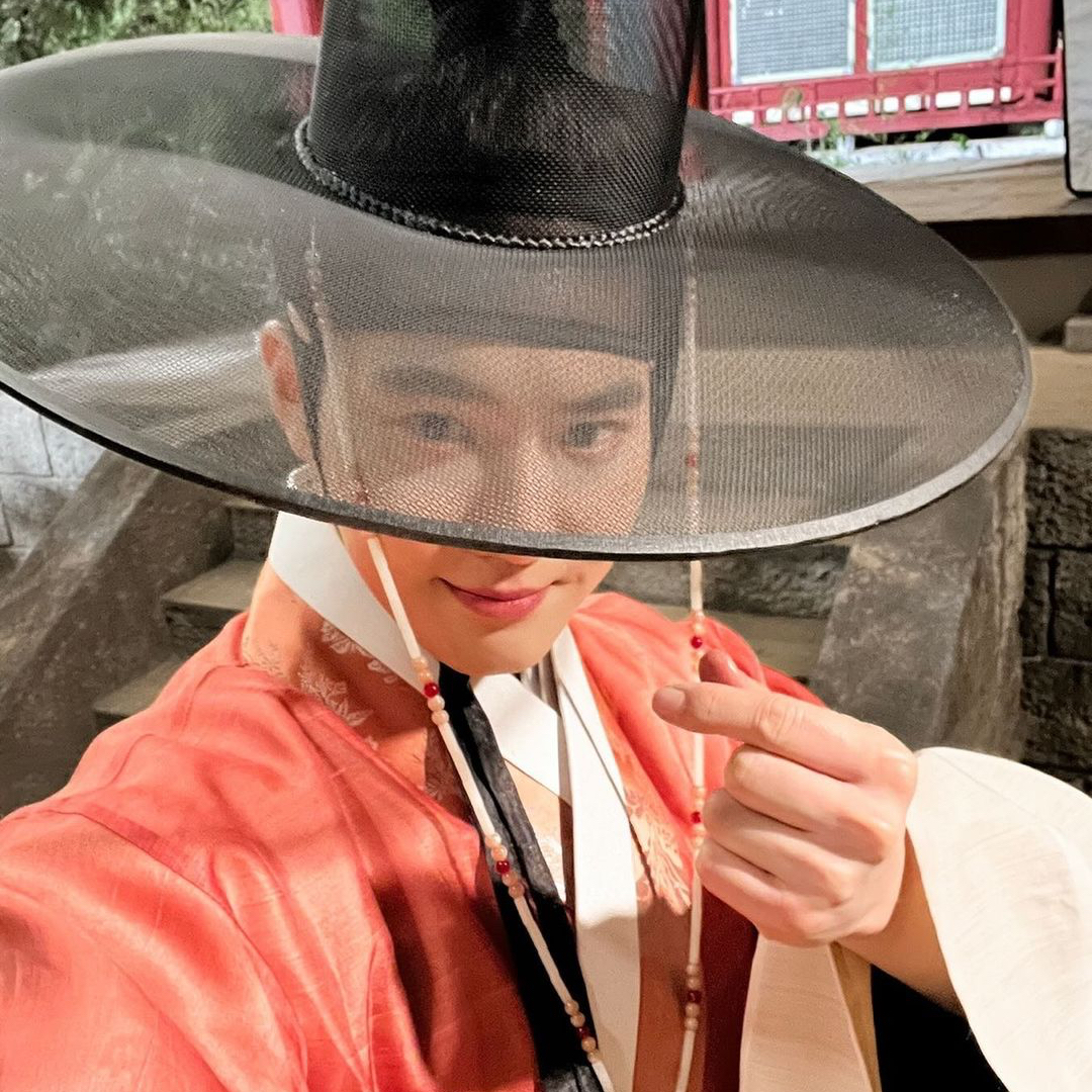 Behind-the-scenes cut of Suho (EXO)