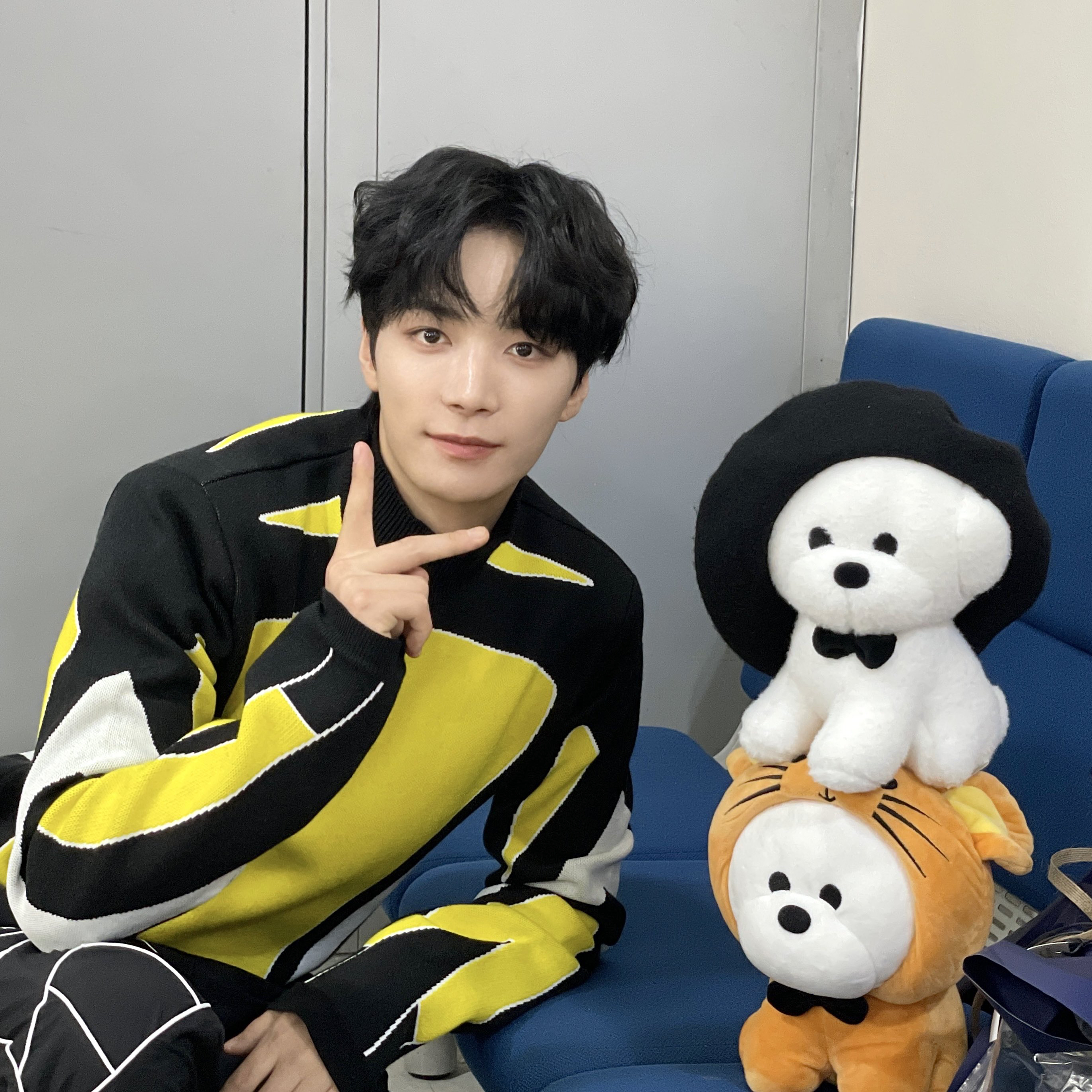 Behind-the-scenes cut of Kim Jonghyeon