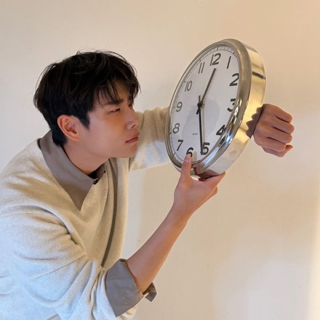 A moment captured by MJ (ASTRO)'s fan