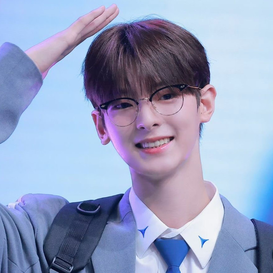 A moment captured by Kang Woojin's fan