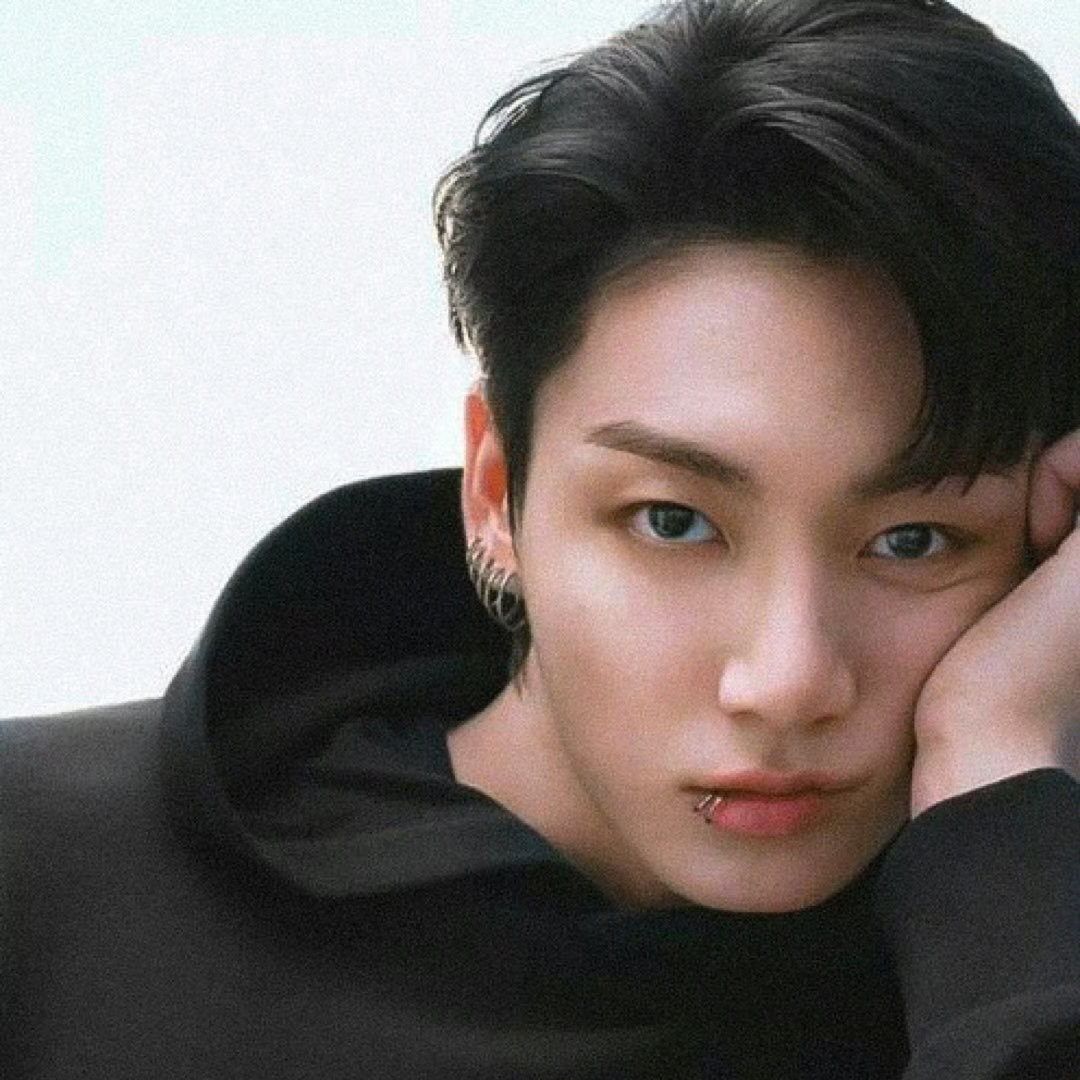 Foto aktivitas terbaru Jungkook (BTS)