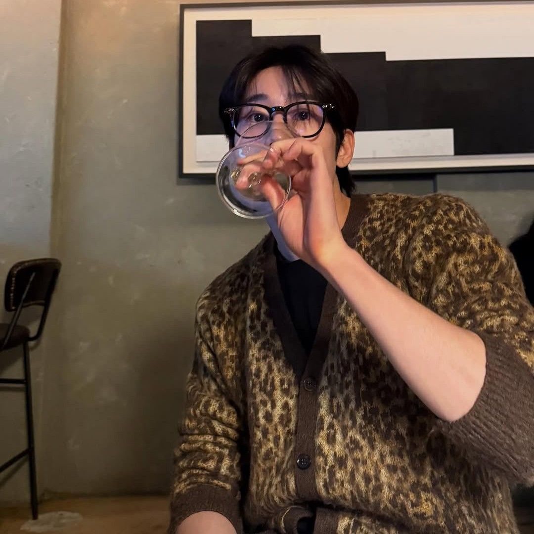 Behind-the-scenes cut of Han Seungwoo