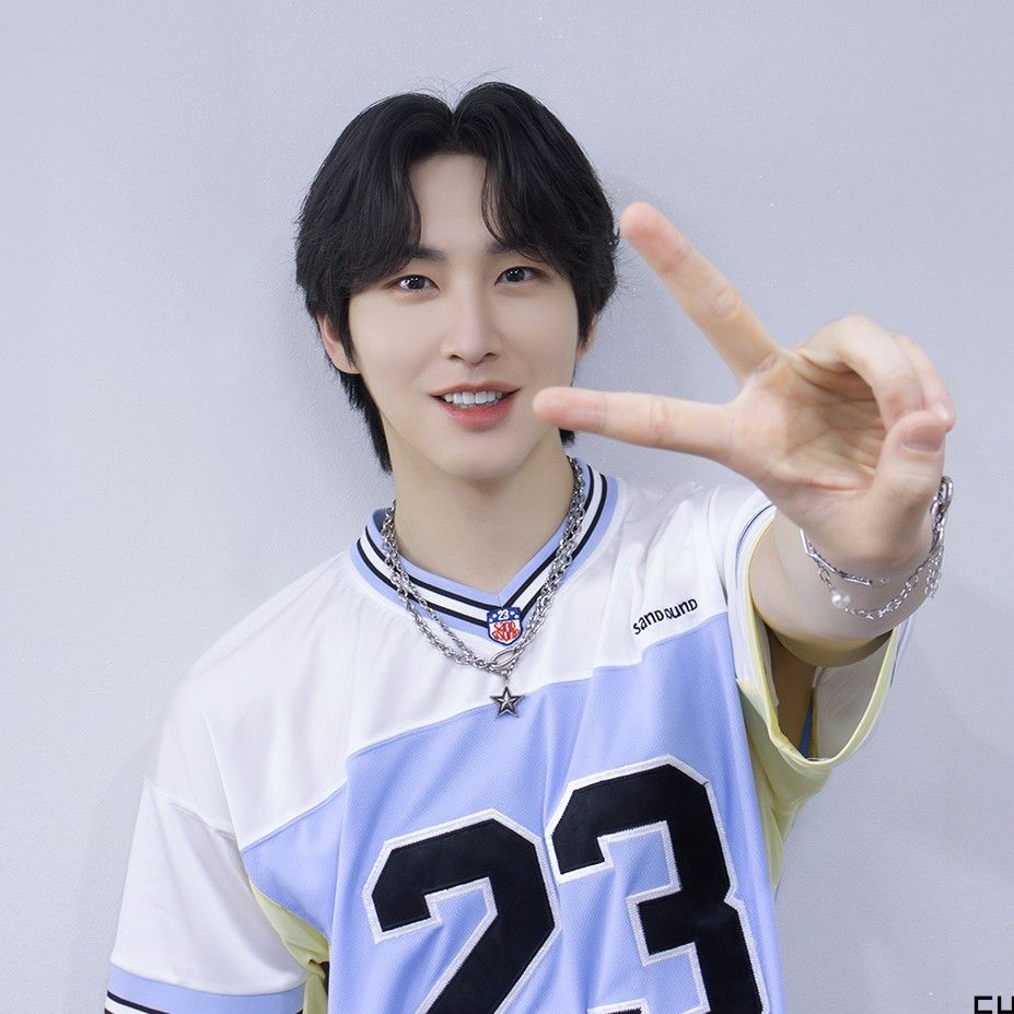 信源 (PENTAGON)的最新活動照片