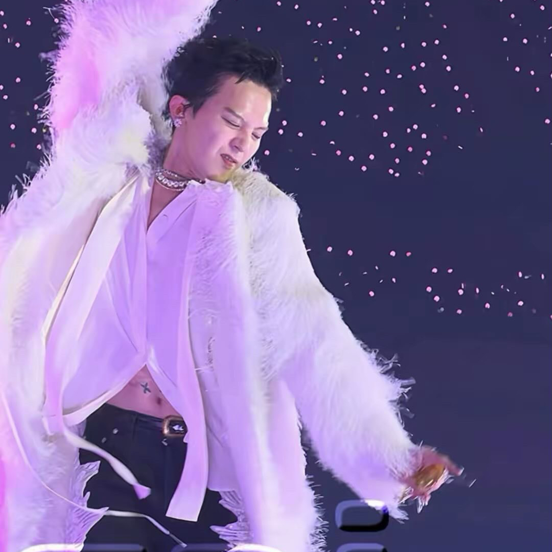 Recent activity shot of G-DRAGON (BIGBANG)