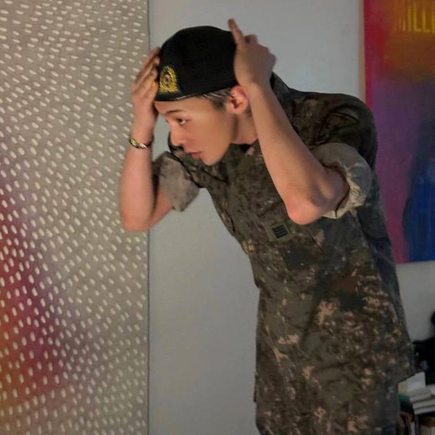 Behind-the-scenes cut of G-DRAGON (BIGBANG)