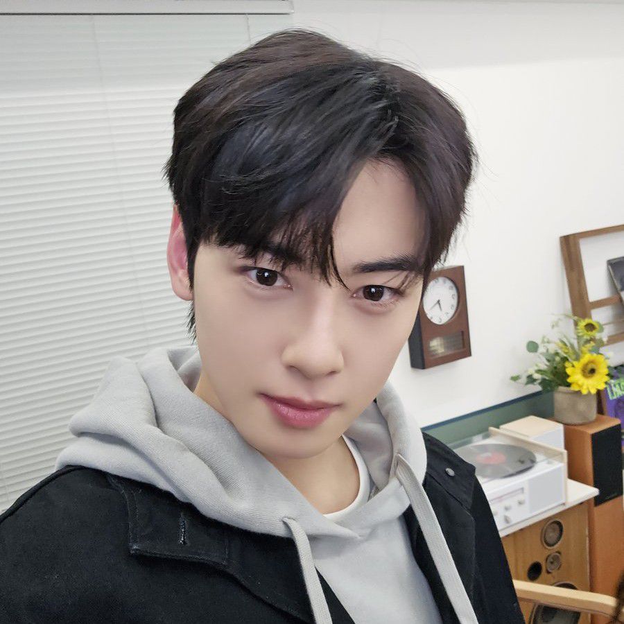 A moment captured by Eunwoo (ASTRO)'s fan