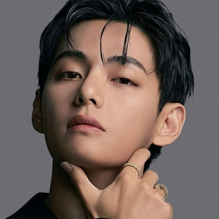 뷔 (방탄소년단)의 최신 사진