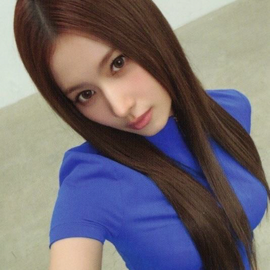 Foto aktivitas terbaru Sana (TWICE)