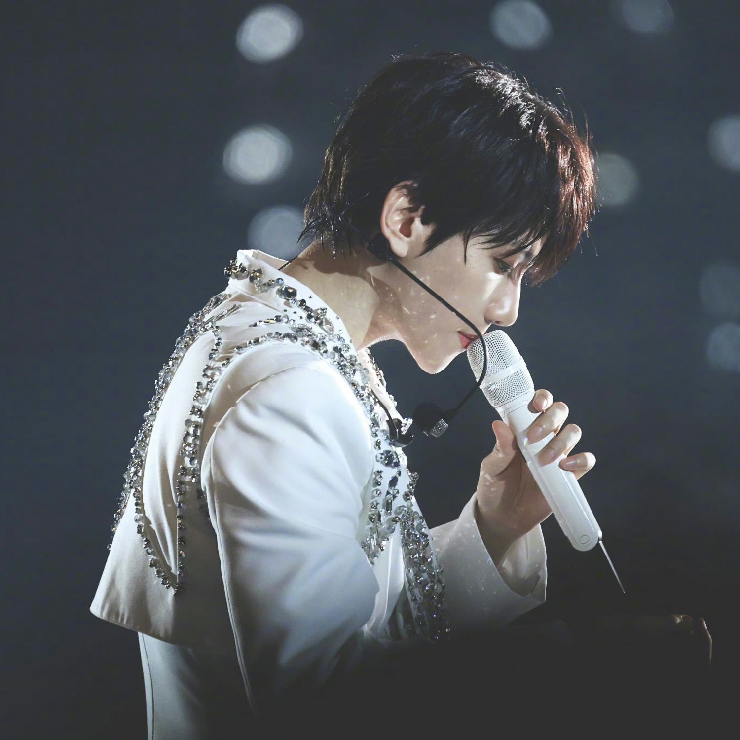 백현 (EXO)의 비하인드 컷