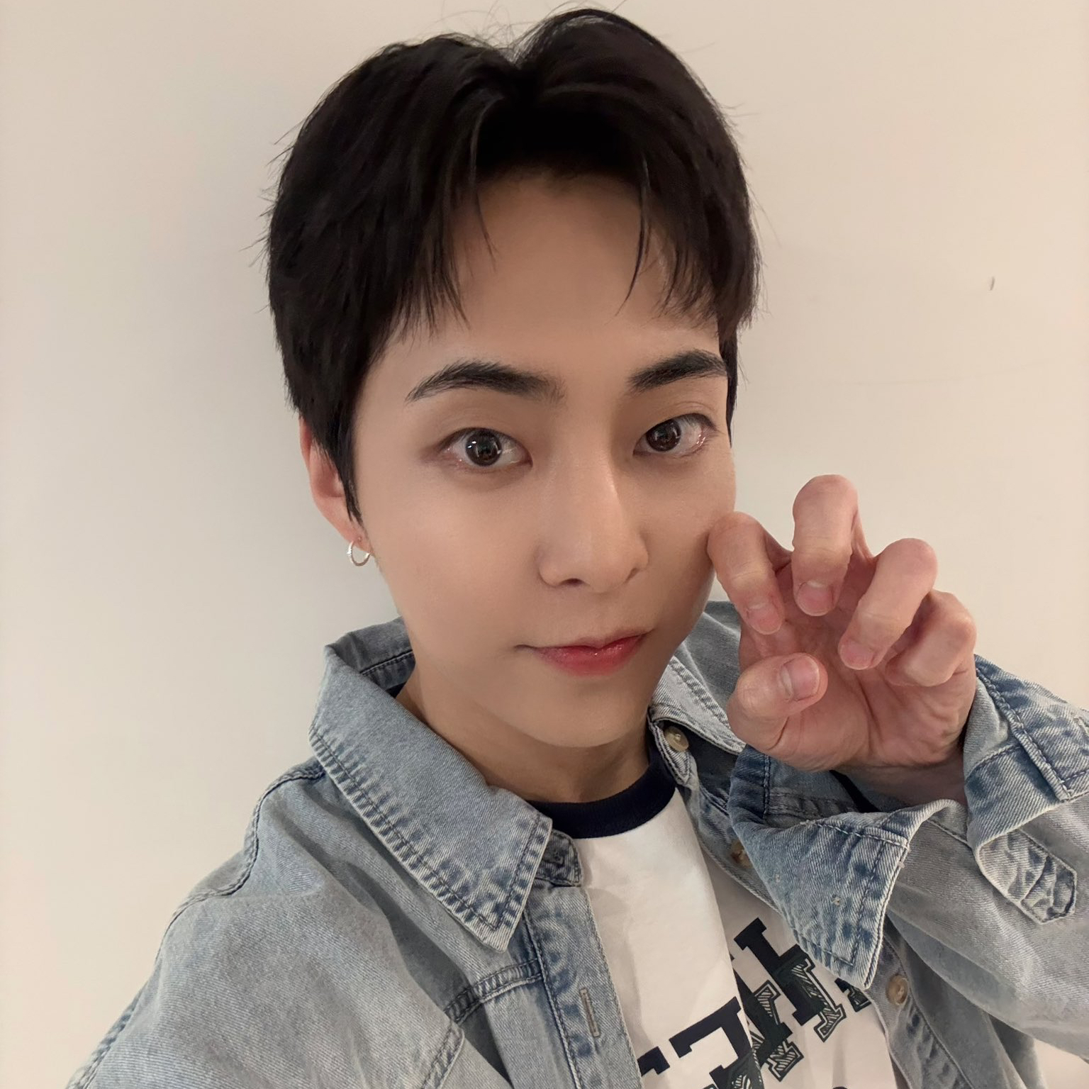 Behind-the-scenes cut of Xiumin (EXO)