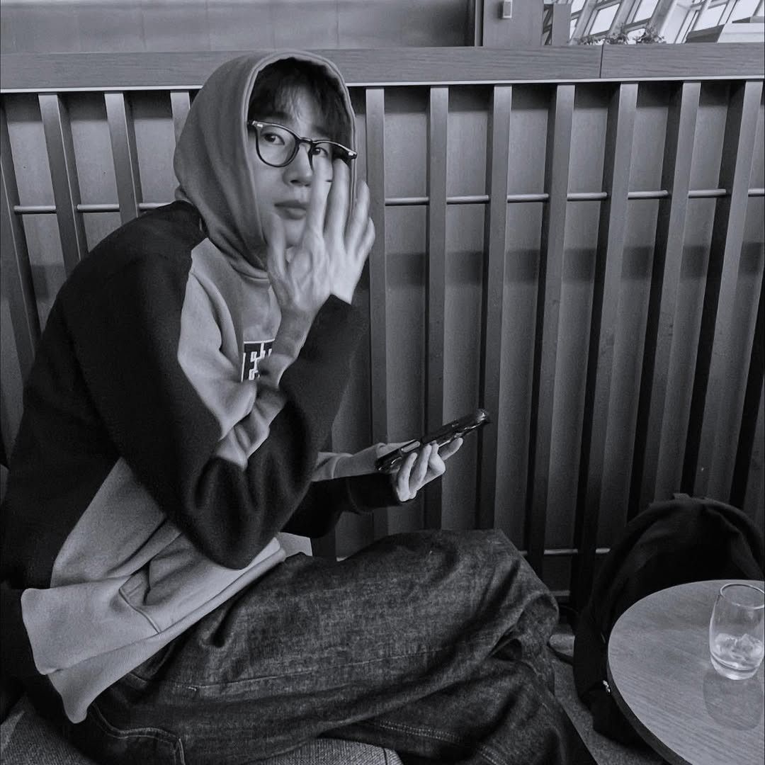 Behind-the-scenes cut of Han Seungwoo