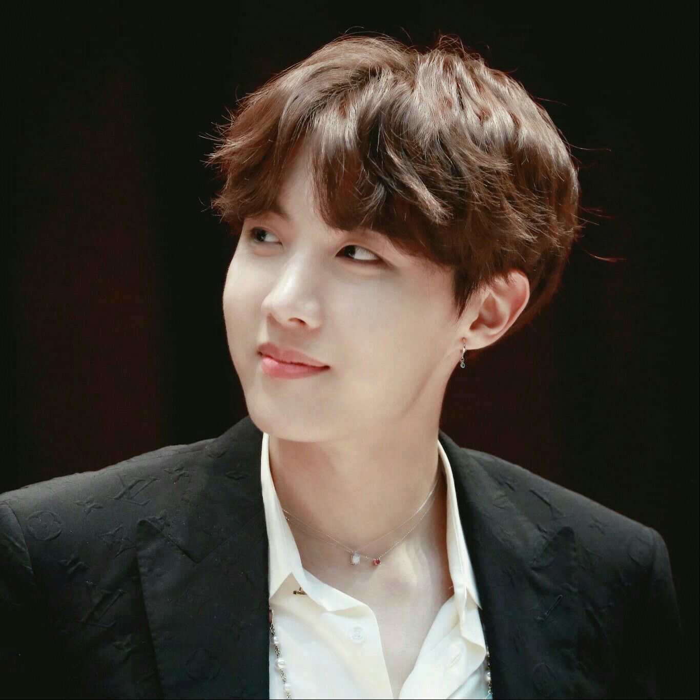 J-hope (防彈少年團)的幕後花絮