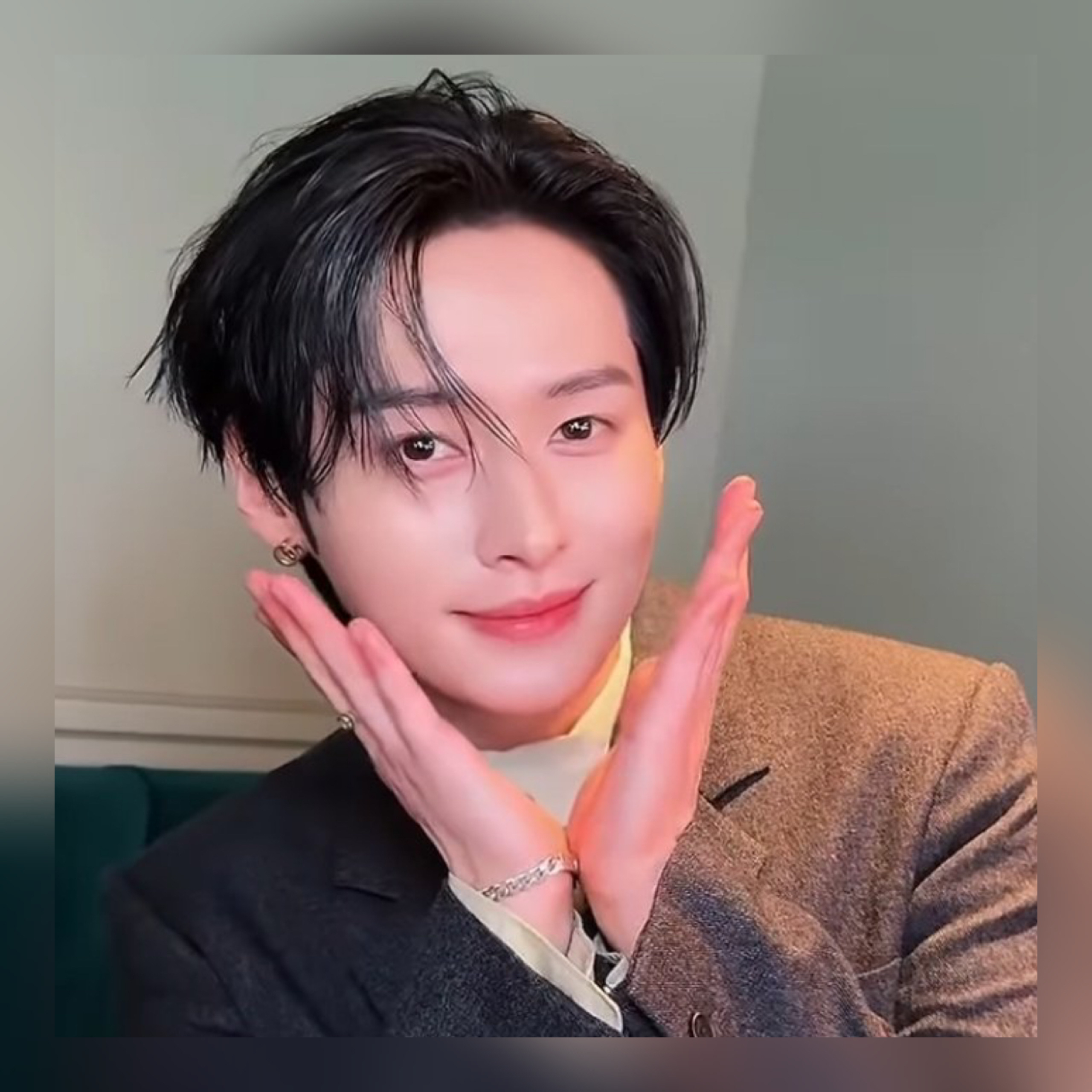 Latest photo of Lee Know (Stray Kids)
