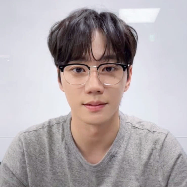 Recent activity shot of Lee Junyoung