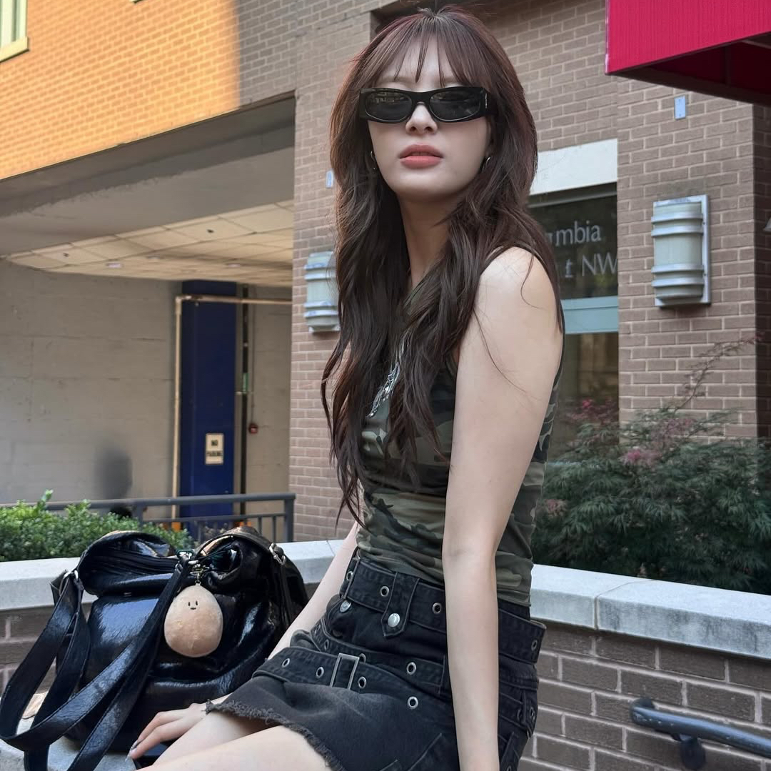 Recent activity shot of Moon Sua (Billlie)