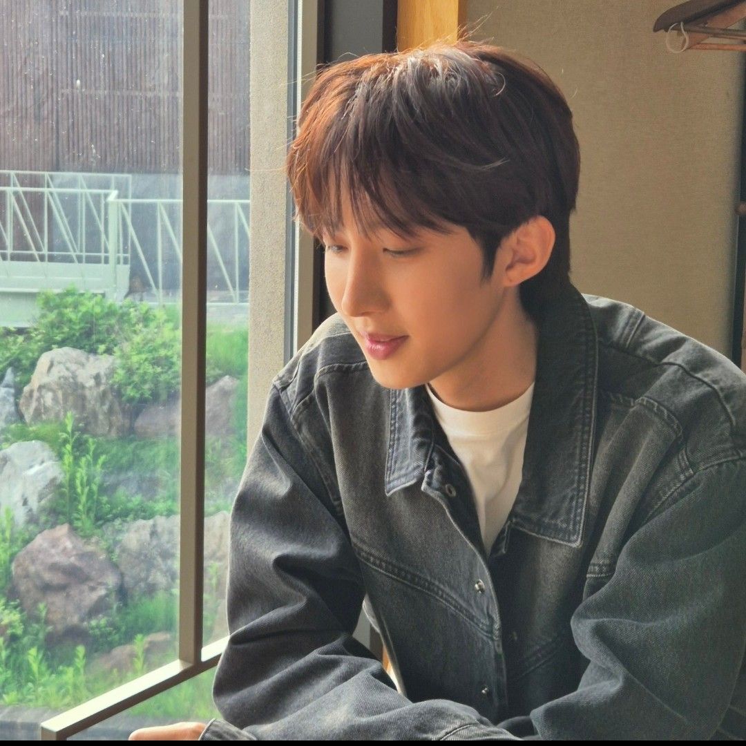 Recent activity shot of Hui (PENTAGON)