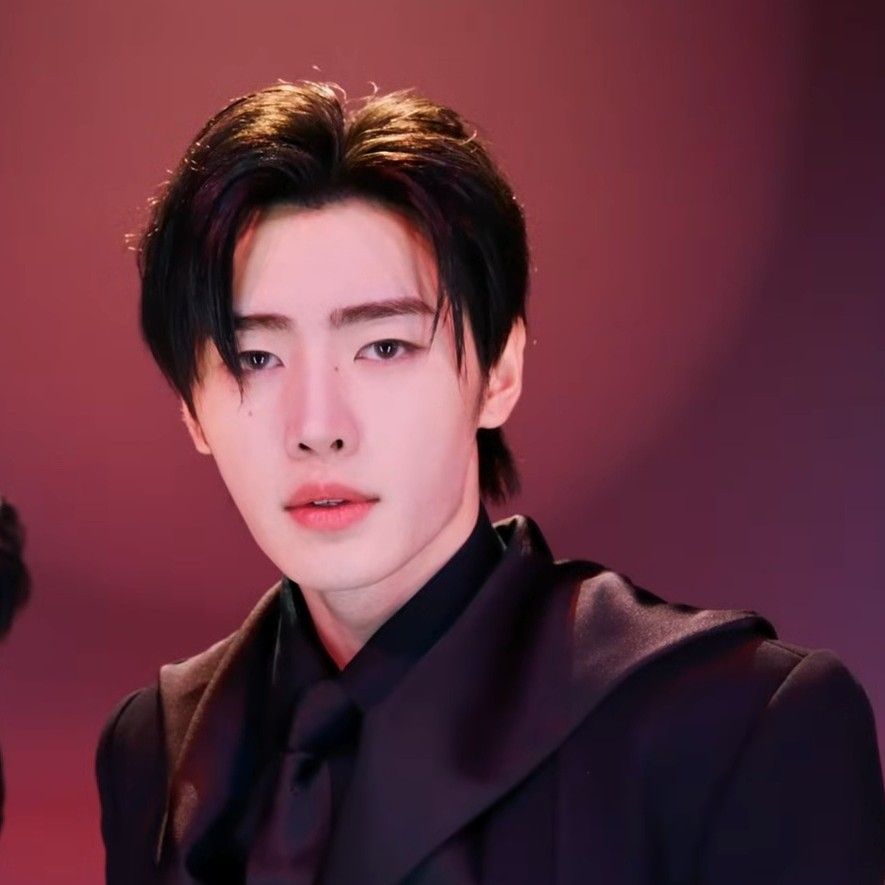 Foto aktivitas terbaru Sunghoon (ENHYPEN)