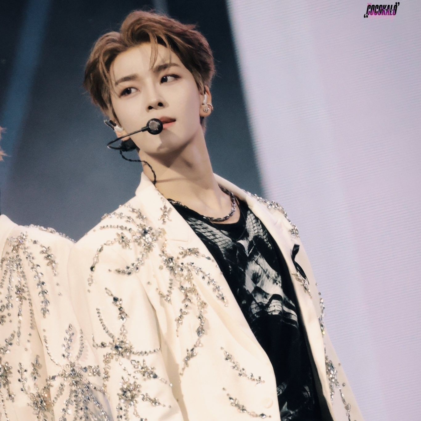 A moment captured by He Xinlong (ALPHA DRIVE ONE)'s fan