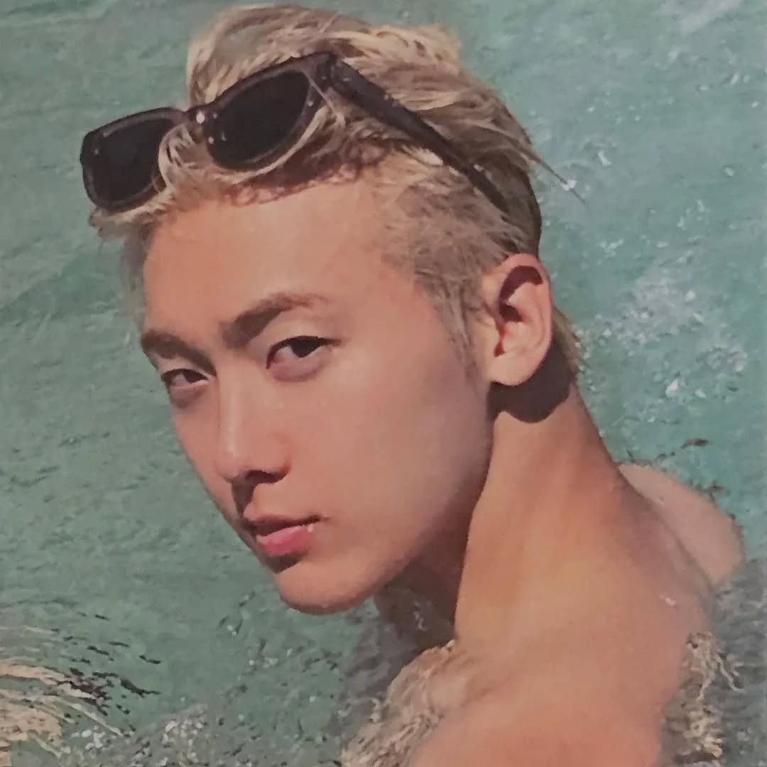 尹产贺 (ASTRO)的最新活动照片