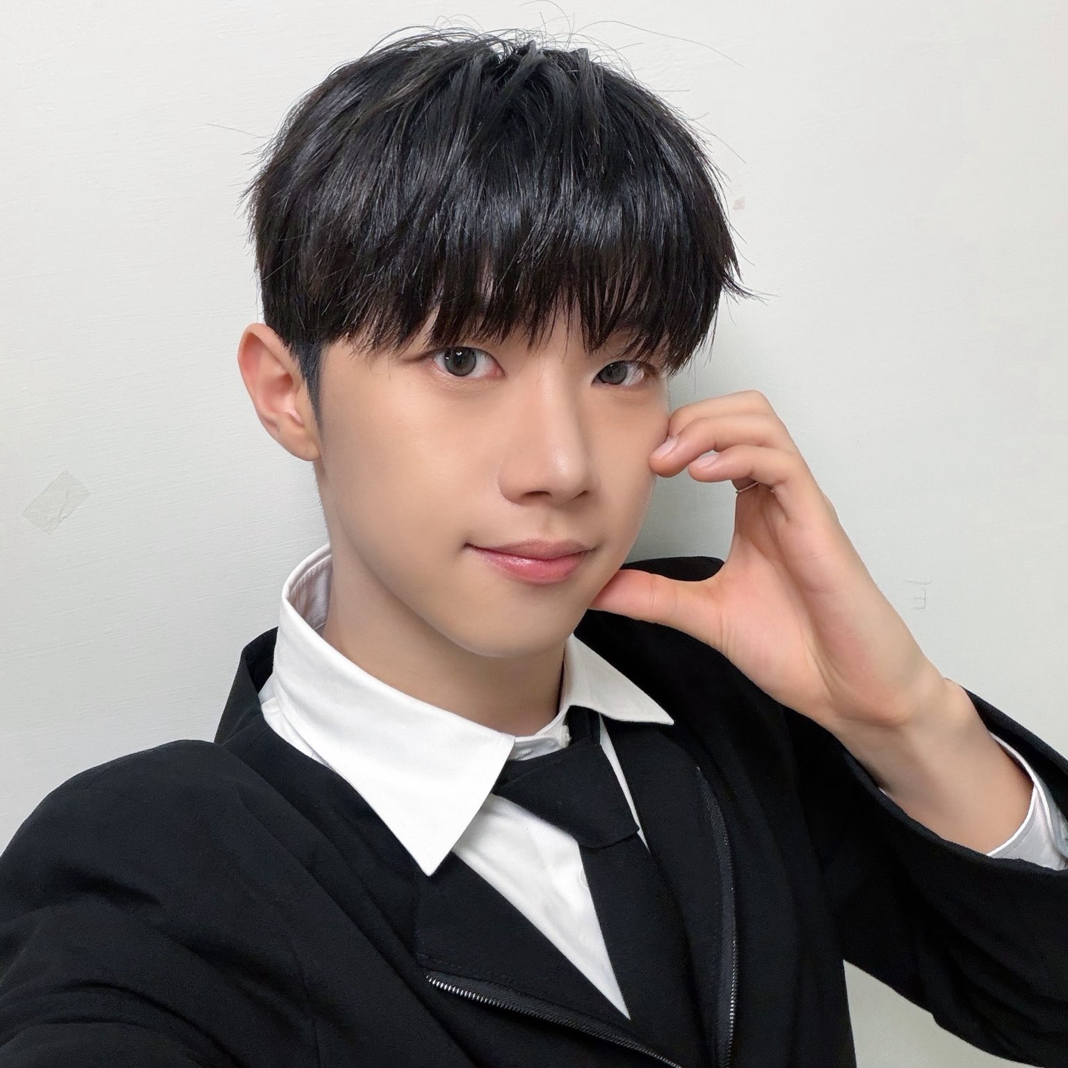 Recent activity shot of Hyunwoo (Xikers)