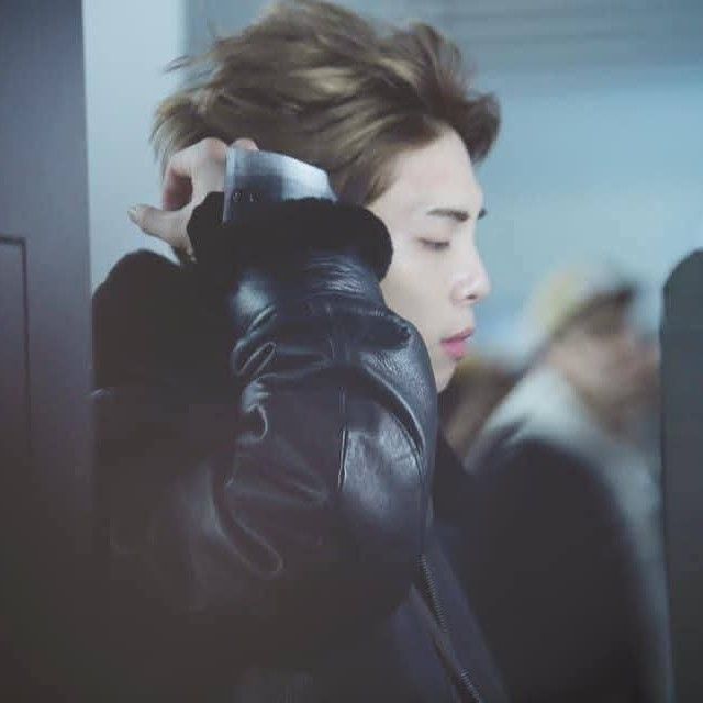 A moment captured by Jonghyun (SHINee)'s fan