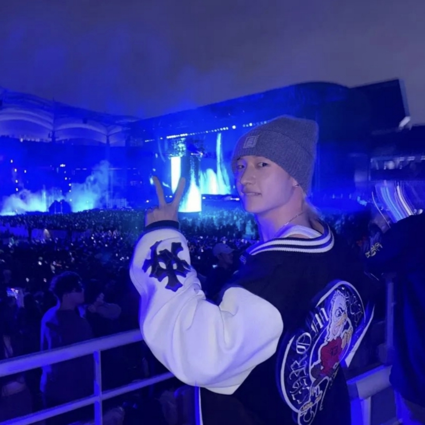 Behind-the-scenes cut of Stray Kids