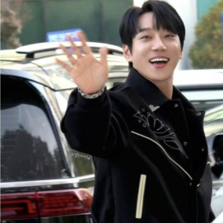 Latest photo of Hwang Chiyeol