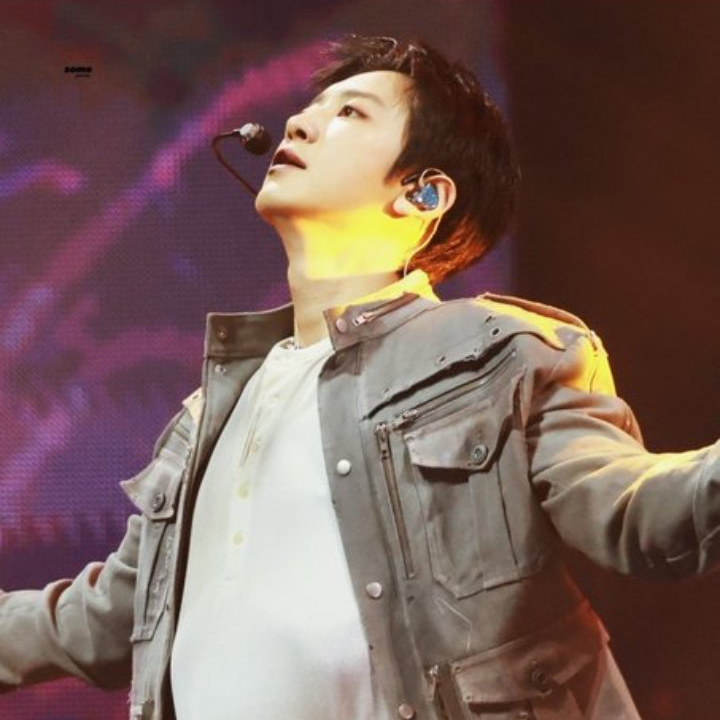 Recent activity shot of Chanyeol (EXO)