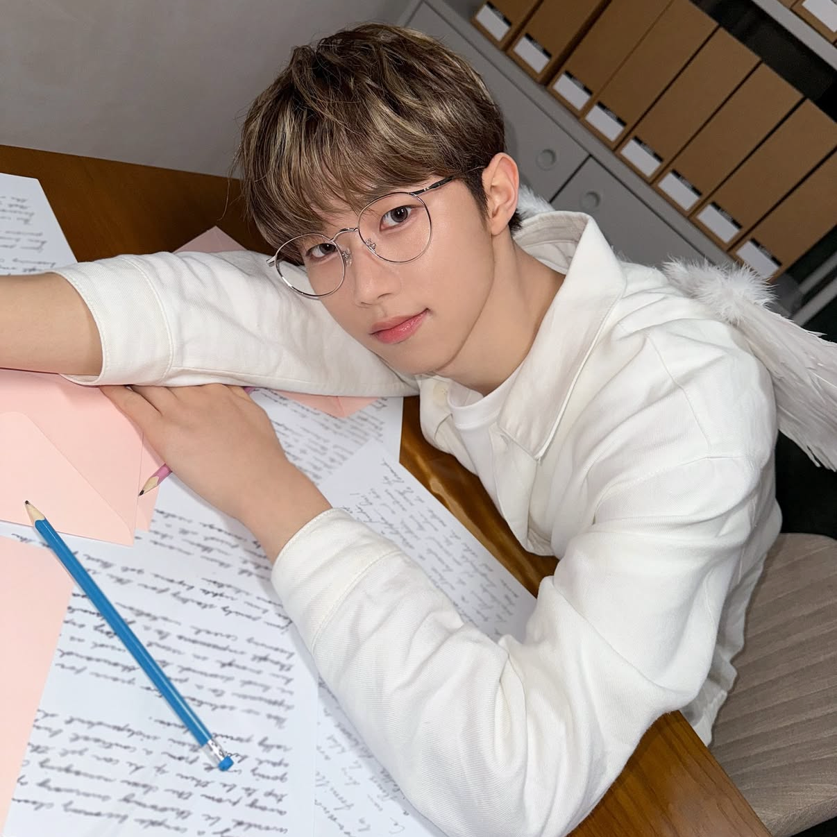 Behind-the-scenes cut of Hyunwoo (Xikers)