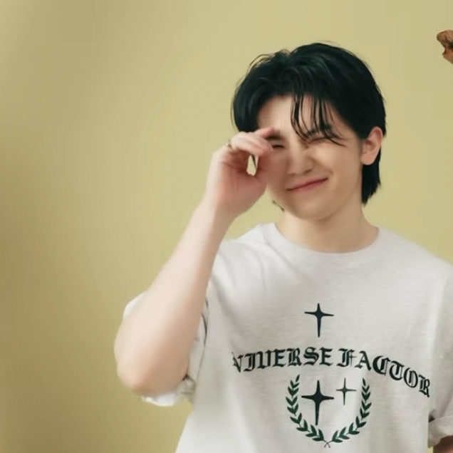 Woozi (SEVENTEEN)的幕後花絮