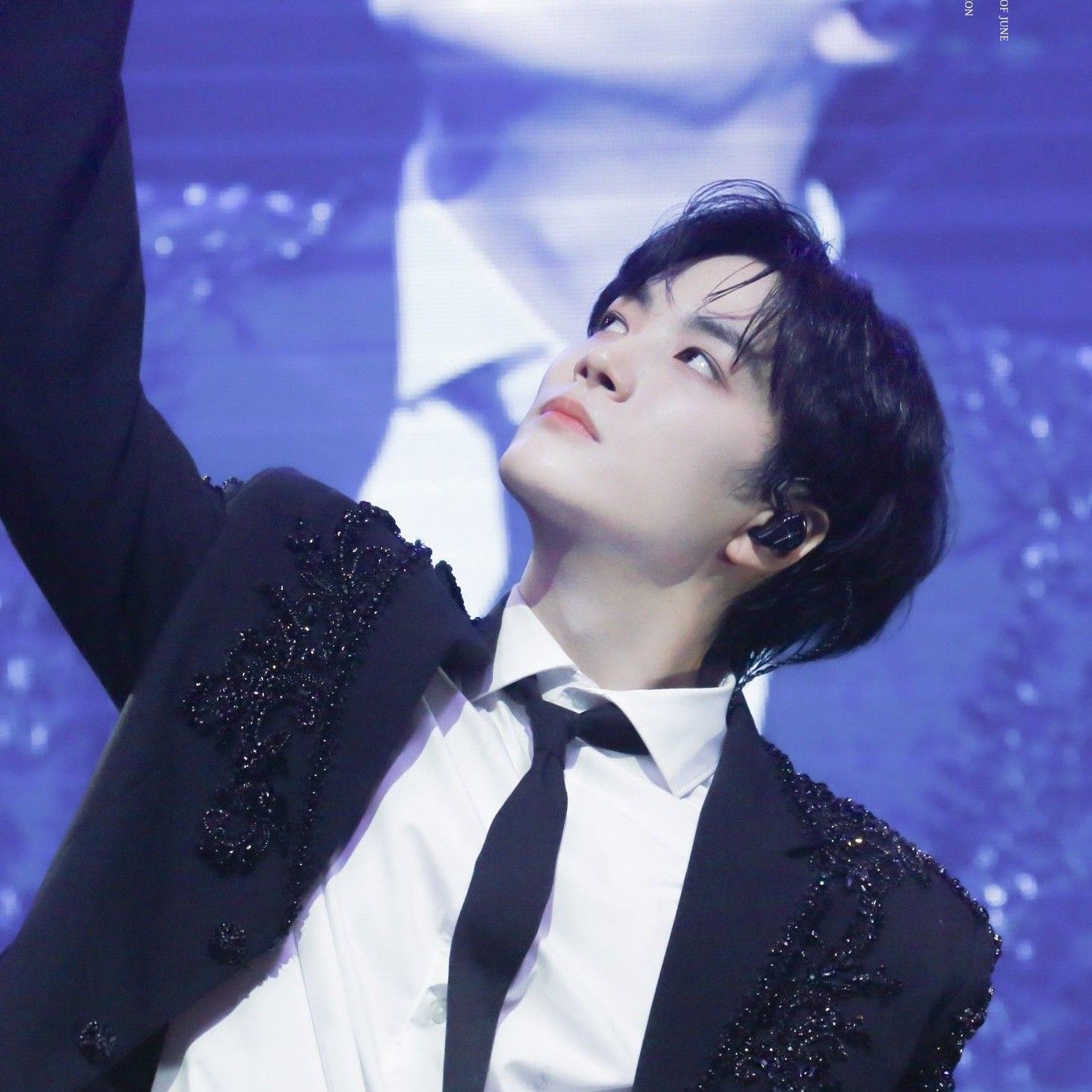 A moment captured by Kim Jonghyeon's fan