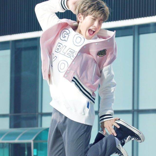 Latest photo of Jinjin (ASTRO)