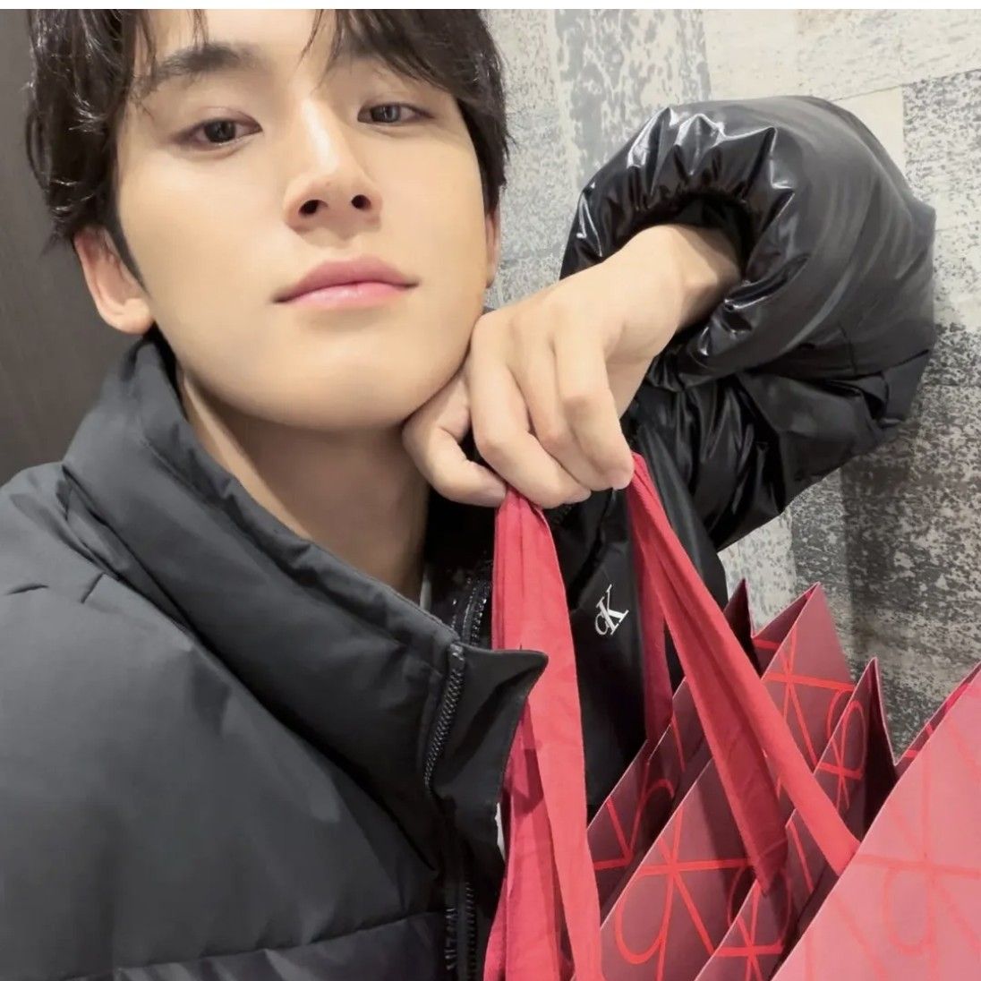 A moment captured by Mingyu (SEVENTEEN)'s fan