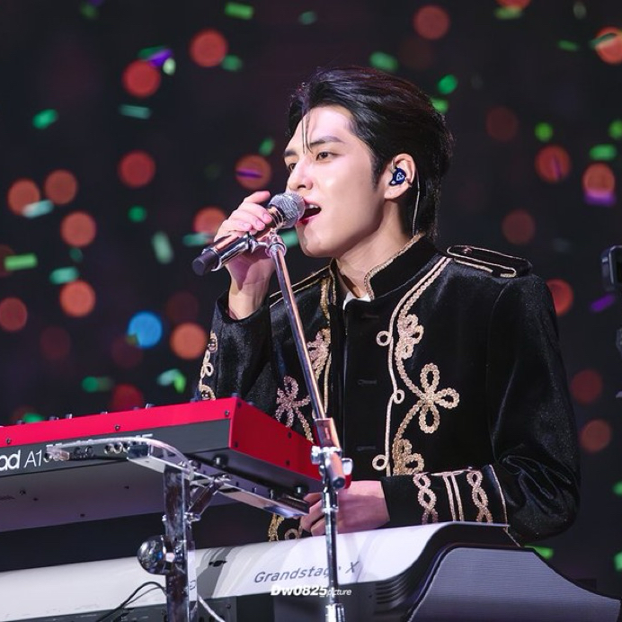 원필 (DAY6) 최근 활동샷