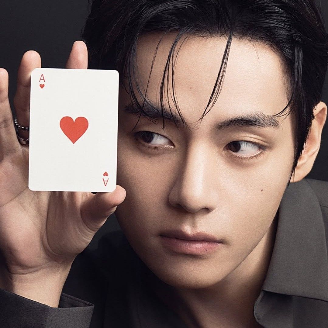 V (防彈少年團)的最新照片