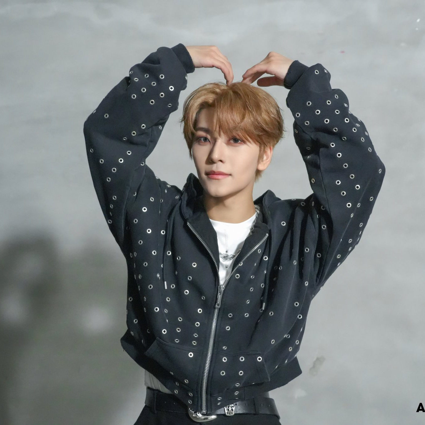 Behind-the-scenes cut of He Xinlong (ALPHA DRIVE ONE)